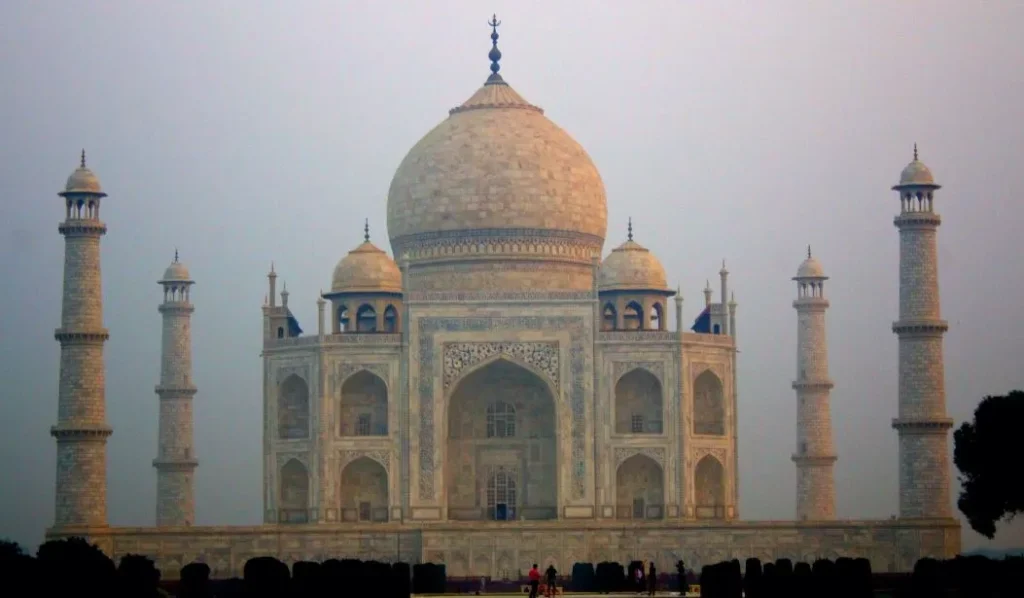 Awesome 7 Wonders of the World Names in Hindi